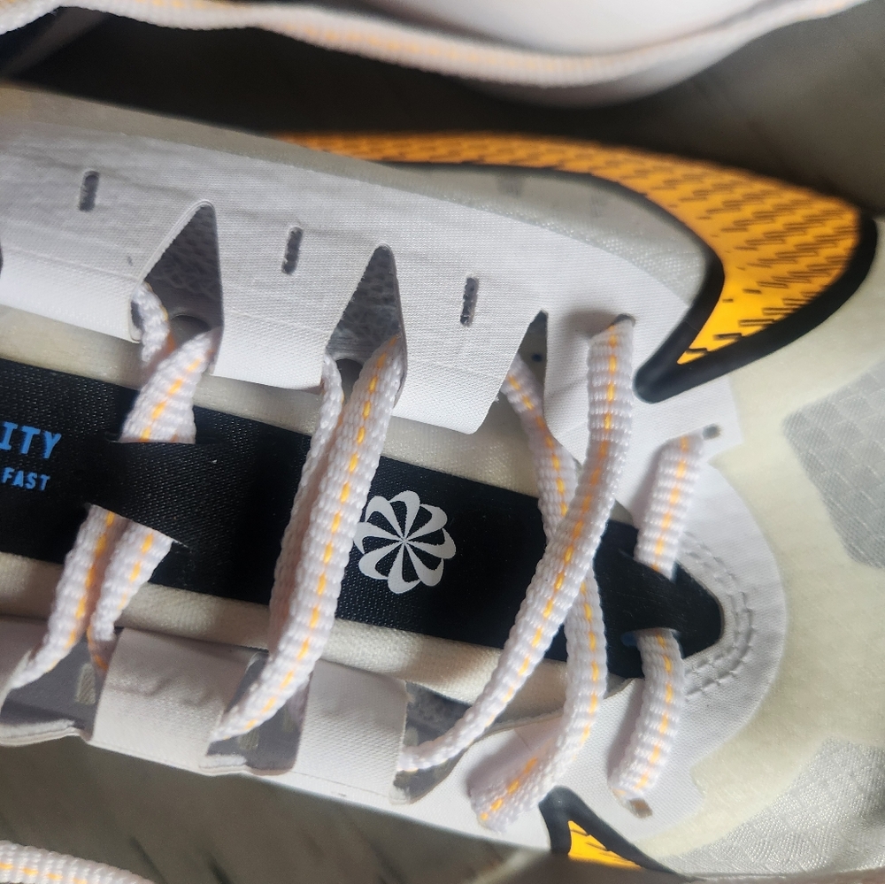 NWOT Nike Zoom Gravity Men's Running Shoes - White and Black - Picture 12 of 16